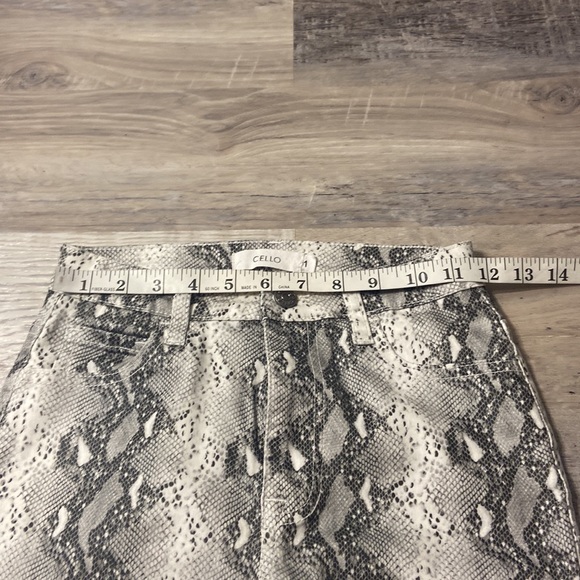NWOT Cello Animal Print Jeans - Picture 9 of 12